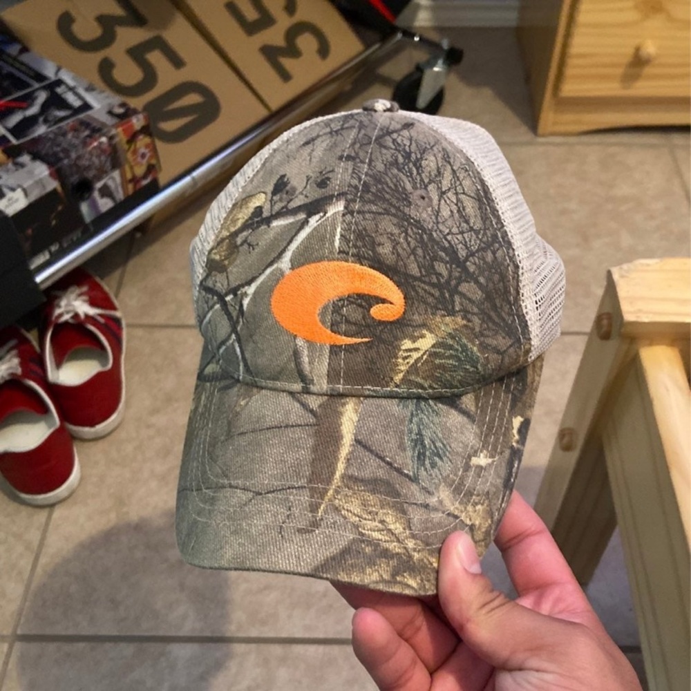 Costa camo hat